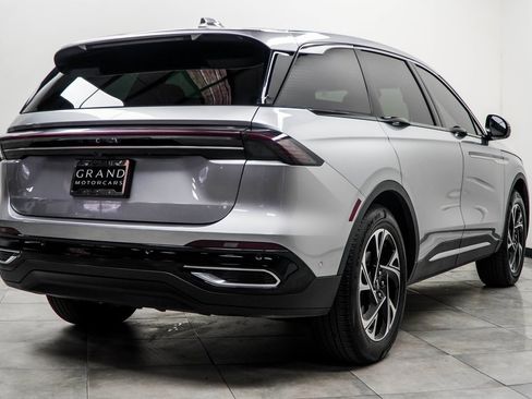 Used 2024 Lincoln Nautilus Premier w/ Equipment Group 102A image 12