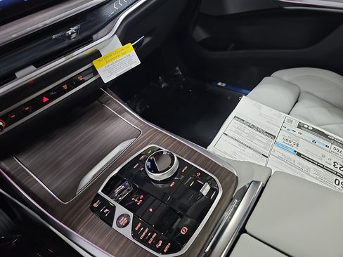 New 2026 BMW X7 xDrive40i w/ Premium Package image 27