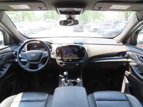 Used 2023 Chevrolet Traverse LT FWD image 19