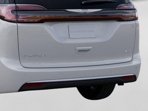 New 2026 Chrysler Pacifica Pinnacle image 13