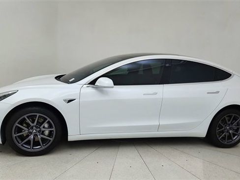 Used 2020 Tesla Model 3 Standard Range Plus image 3