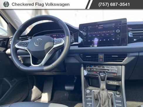 Used 2025 Volkswagen Jetta SEL FWD image 30