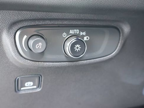 Used 2023 GMC Terrain SLE FWD image 23
