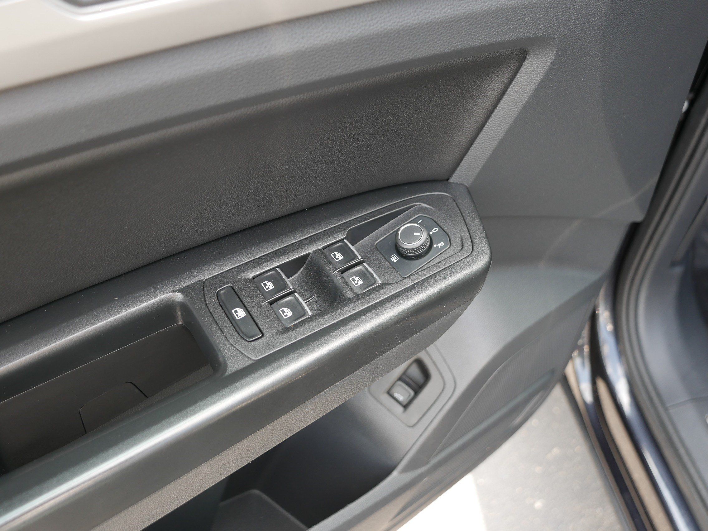 Used 2019 Volkswagen Atlas SEL AWD/4WD image 19