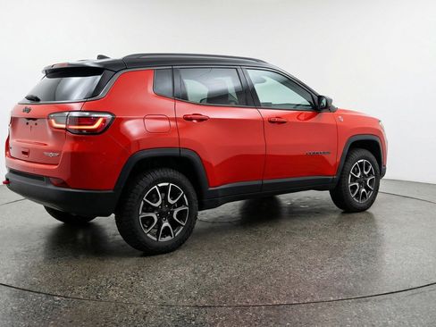 Used 2025 Jeep Compass Trailhawk image 9