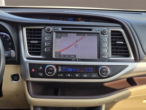 Used 2015 Toyota Highlander XLE FWD image 19