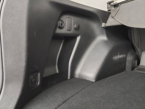 Used 2017 Subaru Forester 2.5i Premium w/ All-Weather Package image 35