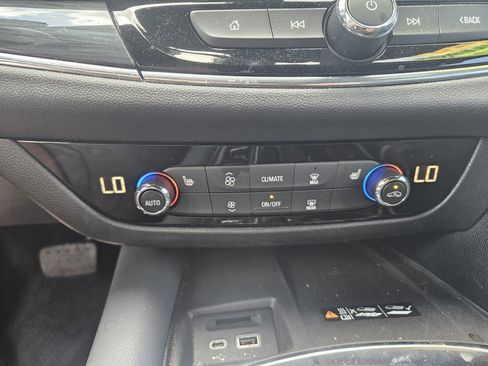 Used 2023 Buick Enclave Essence FWD image 13