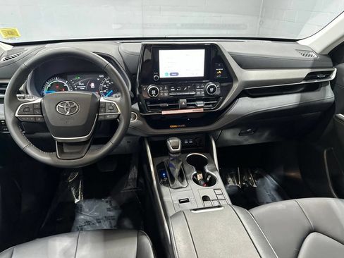 Certified 2026 Toyota Highlander XLE AWD/4WD image 8