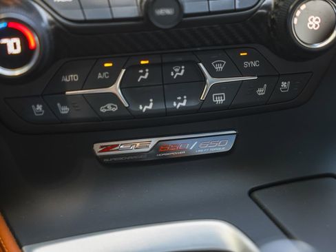 Used 2016 Chevrolet Corvette Z06 w/ 3LZ Preferred Equipment Group RWD image 34