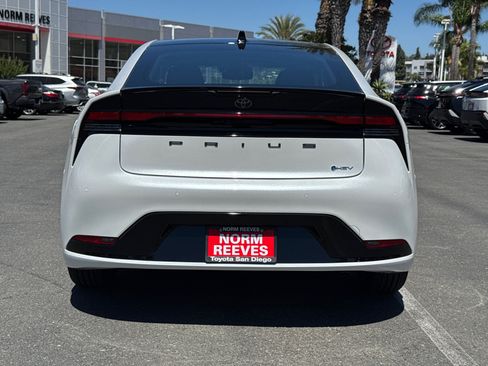 New 2027 Toyota Prius Limited FWD image 12