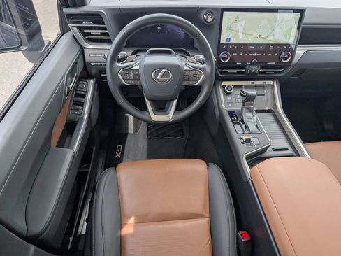 Used 2024 Lexus GX 550 w/ Accessory Package (31) AWD/4WD image 3