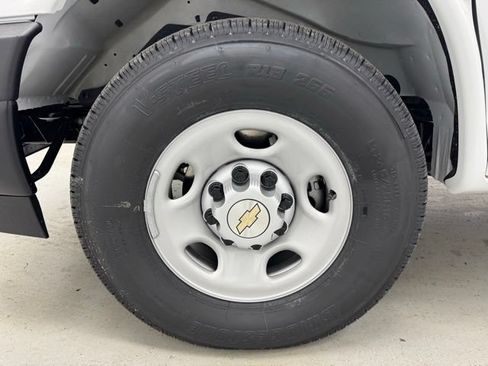 New 2026 Chevrolet Express 2500 w/ Driver Convenience Package RWD image 33