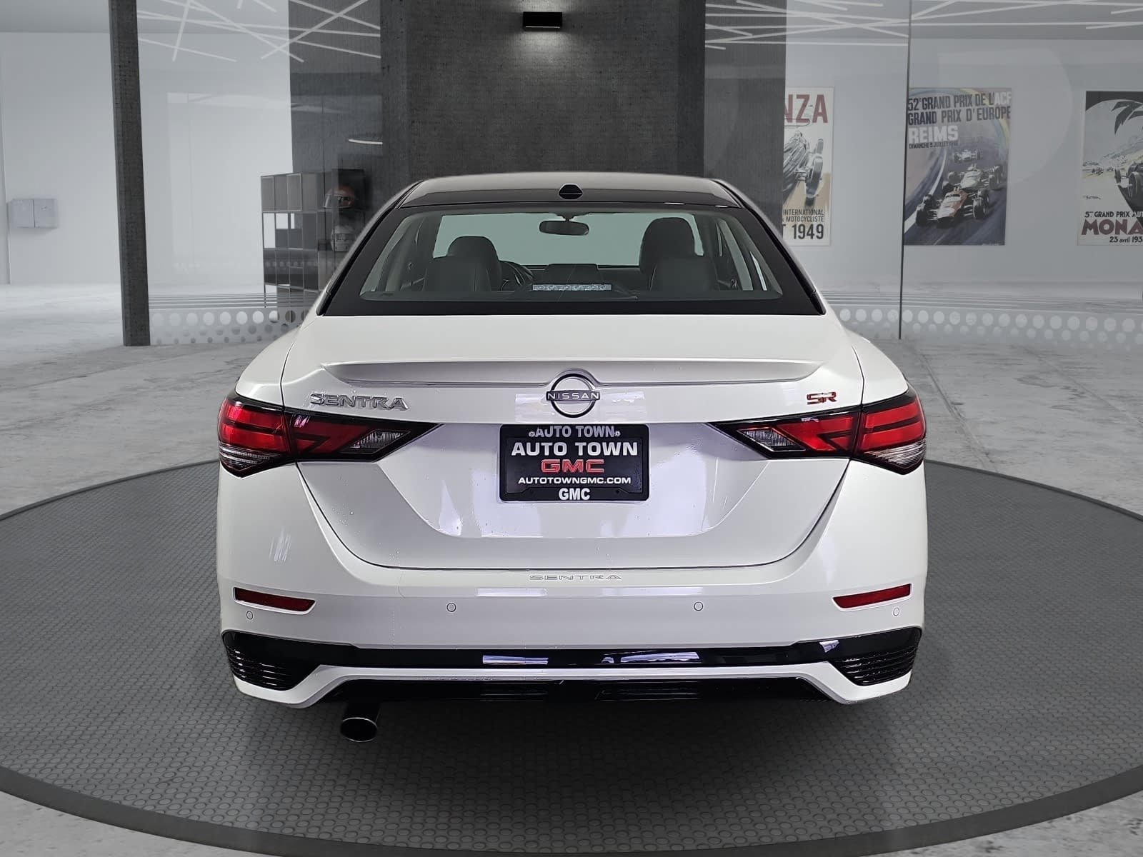 Used 2025 Nissan Sentra SR w/ SR Premium Package FWD image 6
