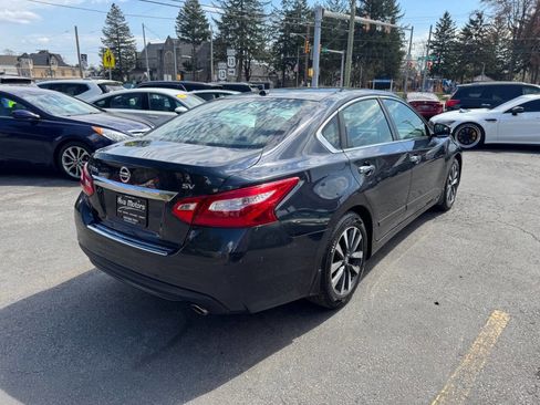 Used 2016 Nissan Altima 2.5 SV w/ Convenience Package image 5