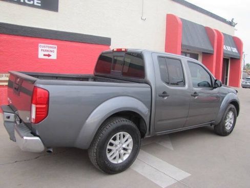 Used 2018 Nissan Frontier SV RWD image 7