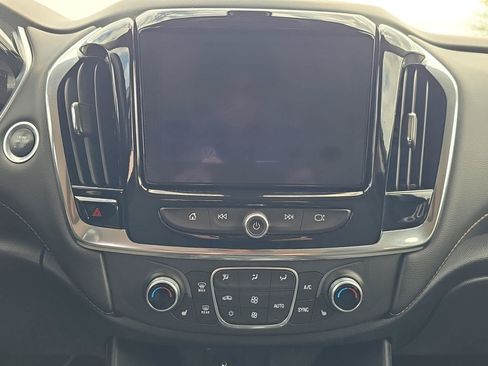 Used 2018 Chevrolet Traverse LT FWD image 13