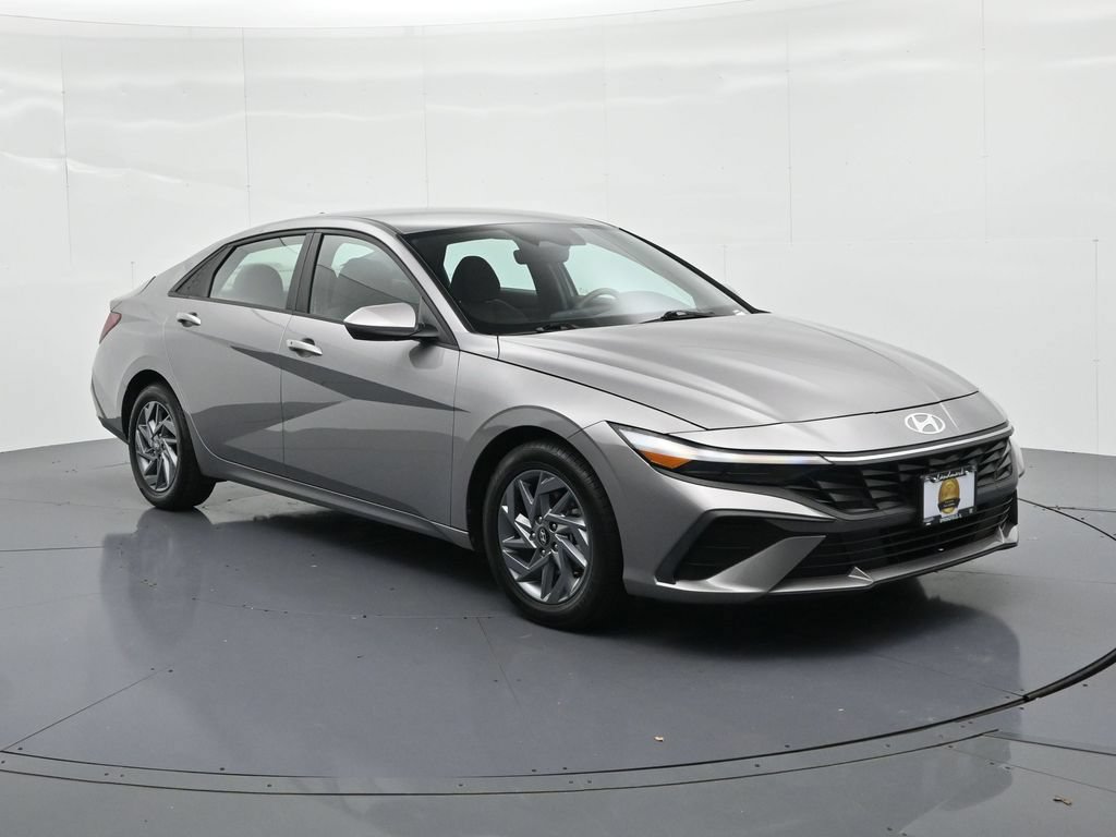 Used 2024 Hyundai Elantra SEL FWD image 4