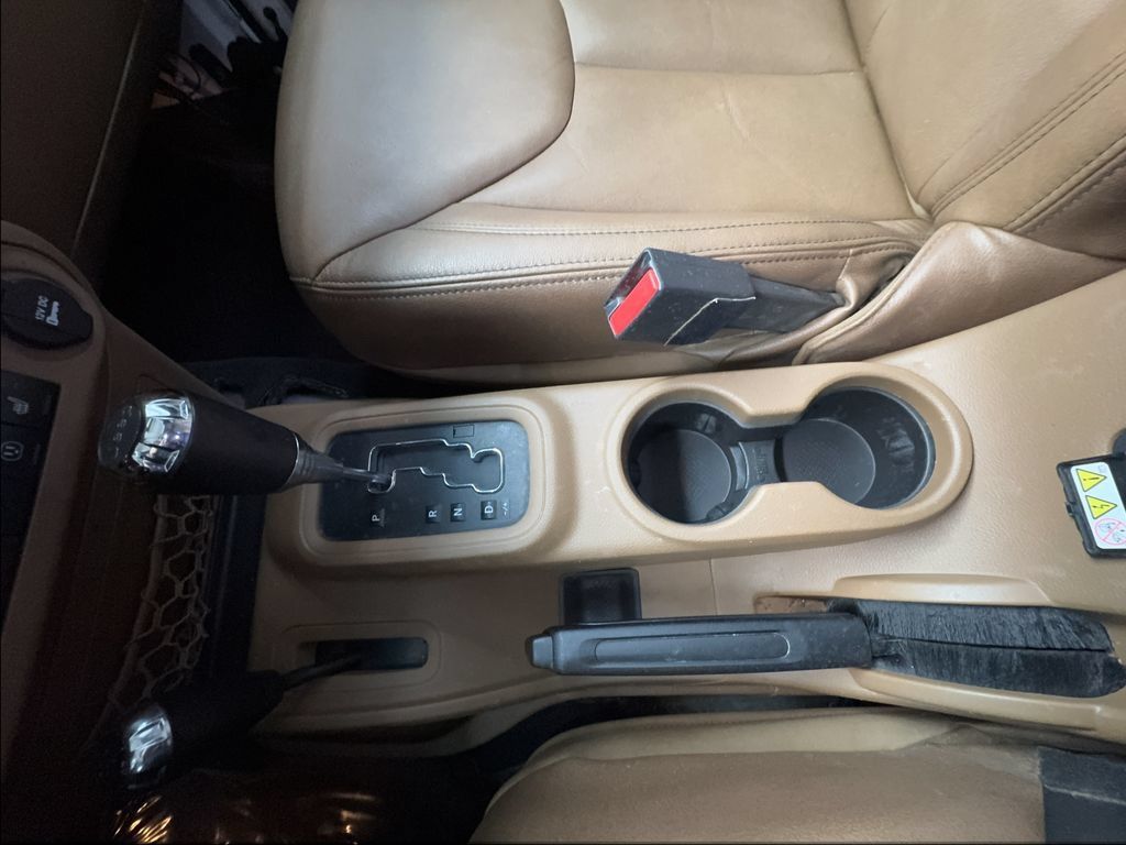 Used 2016 Jeep Wrangler Unlimited Rubicon w/ Connectivity Group AWD/4WD image 49