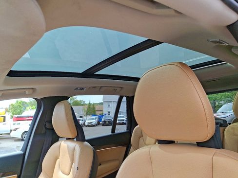 Used 2016 Volvo XC90 T6 Momentum w/ Momentum Plus Package image 14