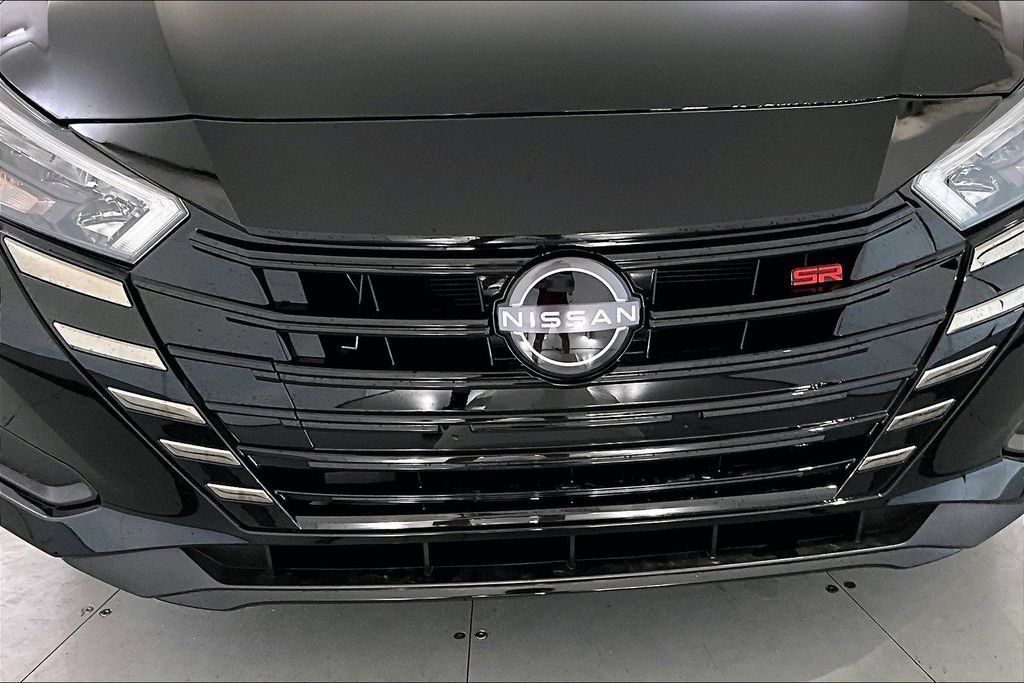 New 2025 Nissan Versa SR w/ Trunk Package FWD image 18