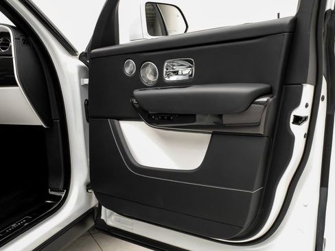 Used 2022 Rolls-Royce Cullinan Black Badge AWD/4WD image 39
