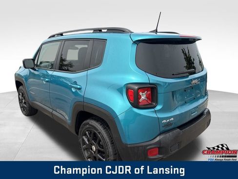 Used 2022 Jeep Renegade Latitude AWD/4WD image 3