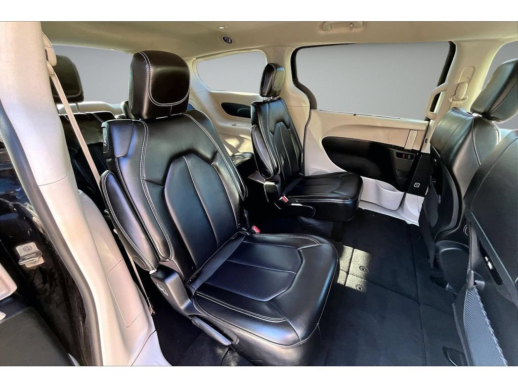 Used 2024 Chrysler Pacifica Touring-L FWD image 41
