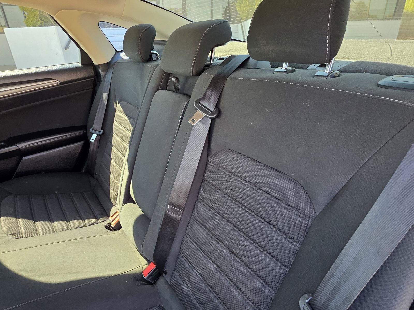 Used 2020 Ford Fusion SE FWD image 31