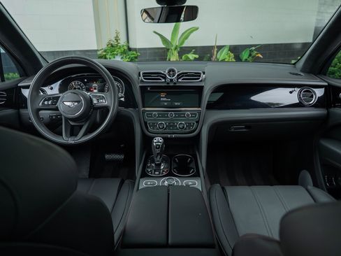 Certified 2024 Bentley Bentayga Plug-In Hybrid AWD/4WD image 4