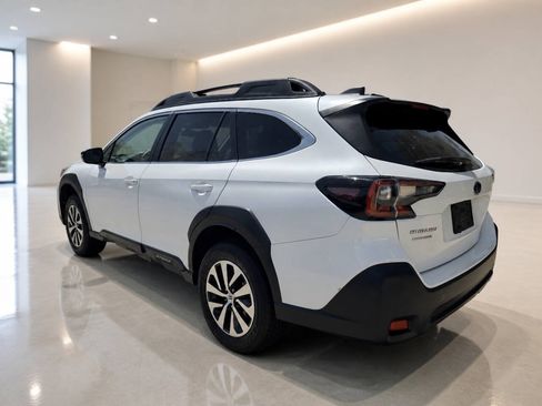 Used 2024 Subaru Outback Premium AWD/4WD image 3