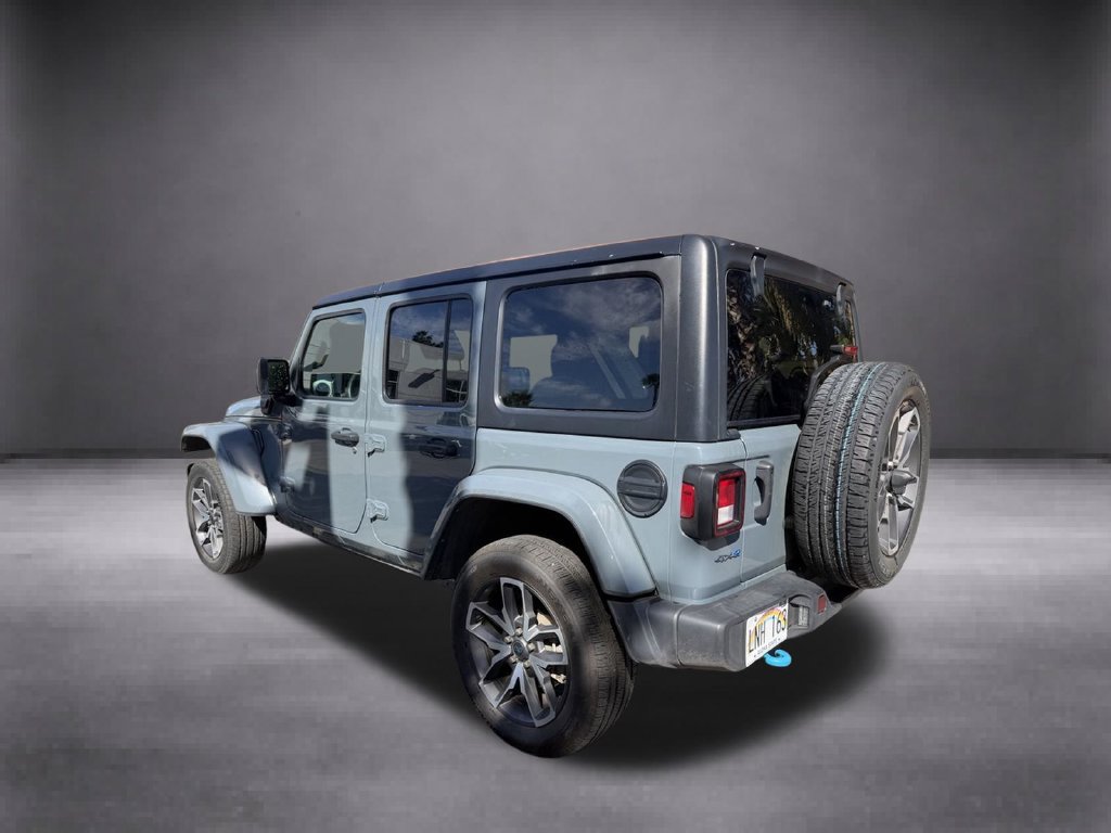 Used 2024 Jeep Wrangler Unlimited AWD/4WD image 11