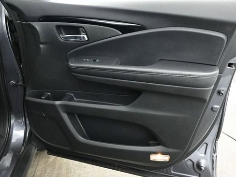 Used 2020 Honda Pilot Touring image 24