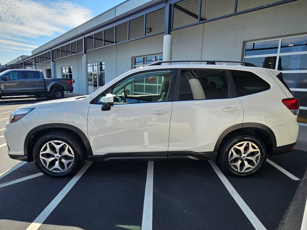 Used 2021 Subaru Forester Premium AWD/4WD image 2