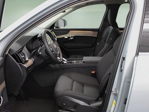 New 2025 Volvo XC90 T8 Plus w/ Protection Package Premier image 13