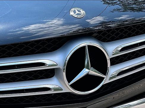 Used 2018 Mercedes-Benz GLC 300 4MATIC image 34