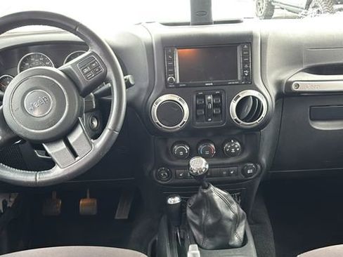 Used 2017 Jeep Wrangler Unlimited Sahara w/ Connectivity Group image 10