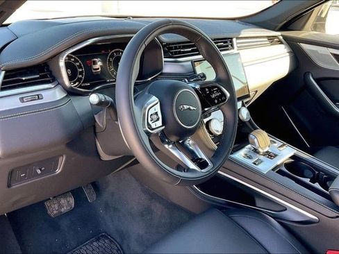 New 2025 Jaguar F-PACE R-Dynamic S image 7