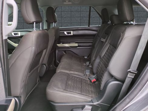 Used 2021 Ford Explorer XLT image 14