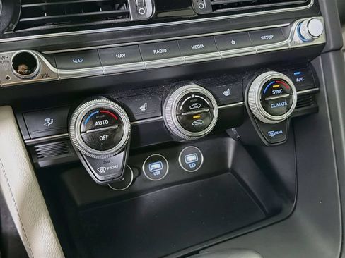Used 2023 Genesis G70 2.0T RWD image 20