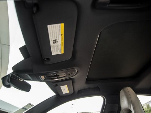 Certified 2025 Porsche Panamera image 22