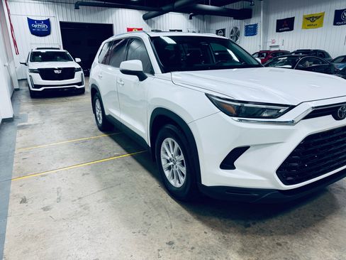 Used 2024 Toyota Grand Highlander AWD Hybrid image 18