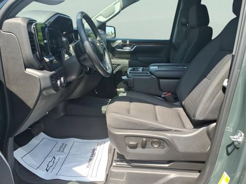 Used 2025 Chevrolet Silverado 1500 LT AWD/4WD image 17