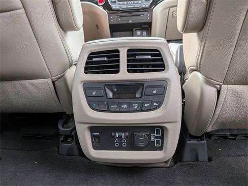 Used 2019 Honda Pilot Elite image 16