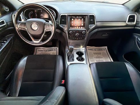Used 2017 Jeep Grand Cherokee Altitude image 15
