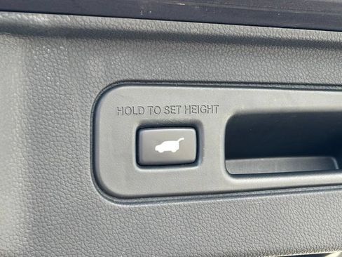 Used 2023 Honda Pilot Touring image 9