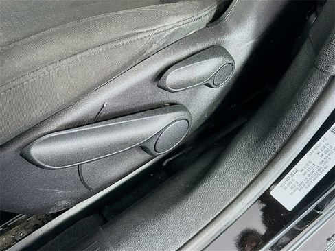 Used 2015 Chrysler 200 Limited image 17