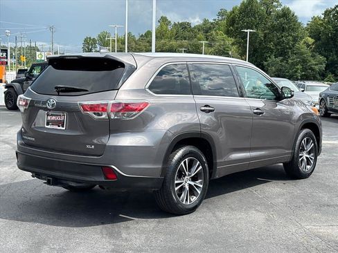 Used 2016 Toyota Highlander XLE FWD image 3