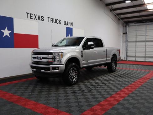 Used 2018 Ford F250 Lariat w/ Lariat Value Package AWD/4WD image 3