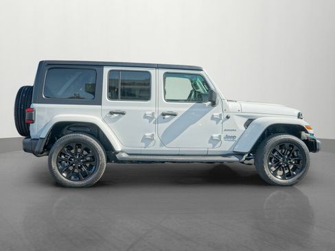 Used 2022 Jeep Wrangler Unlimited Sahara w/ Cold Weather Group image 8